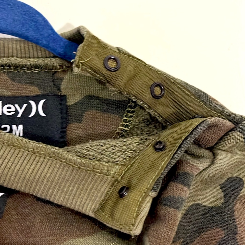 HURLEY Infant 12mo Shark Bite Camo Crewneck Sweatshirt Cotton Blend Like New - Picture 5 of 6